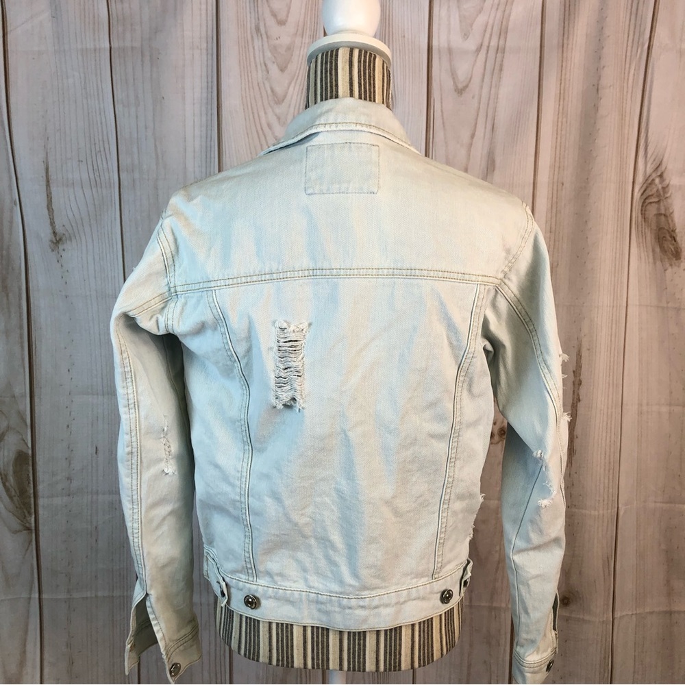 Forever 21 Denim Jacket Distressed Lightweight Trucker Jacket Blue Size Small - Picture 3 of 16